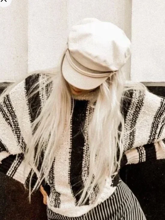 Billabong Black & Cream Striped Sweater in Size S - Picture 2 of 12